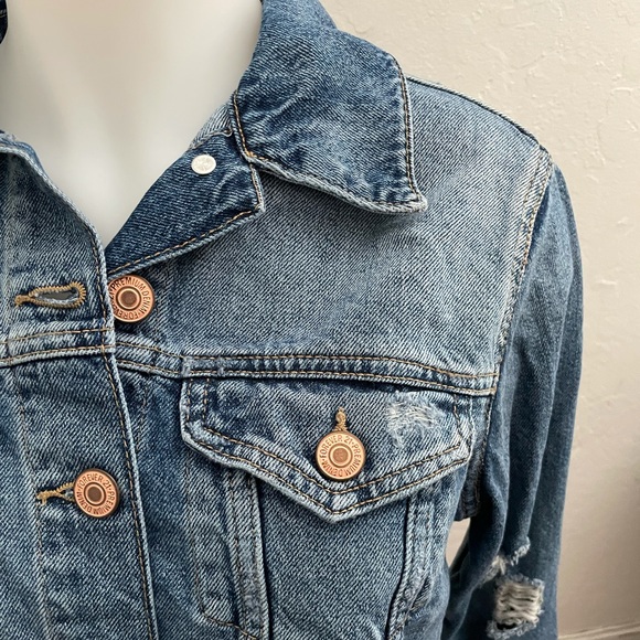 Forever 21 - Crop and Distressed Jean Jacket - M - Picture 3 of 8